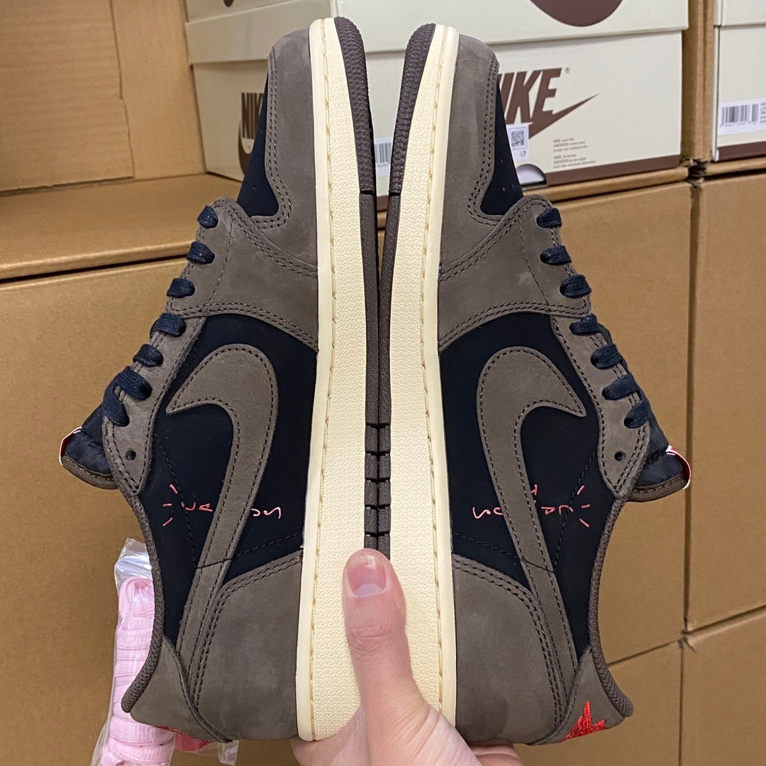 Jordan 1 Retro Low OG SP x Travis Scott "Dark Mocha"