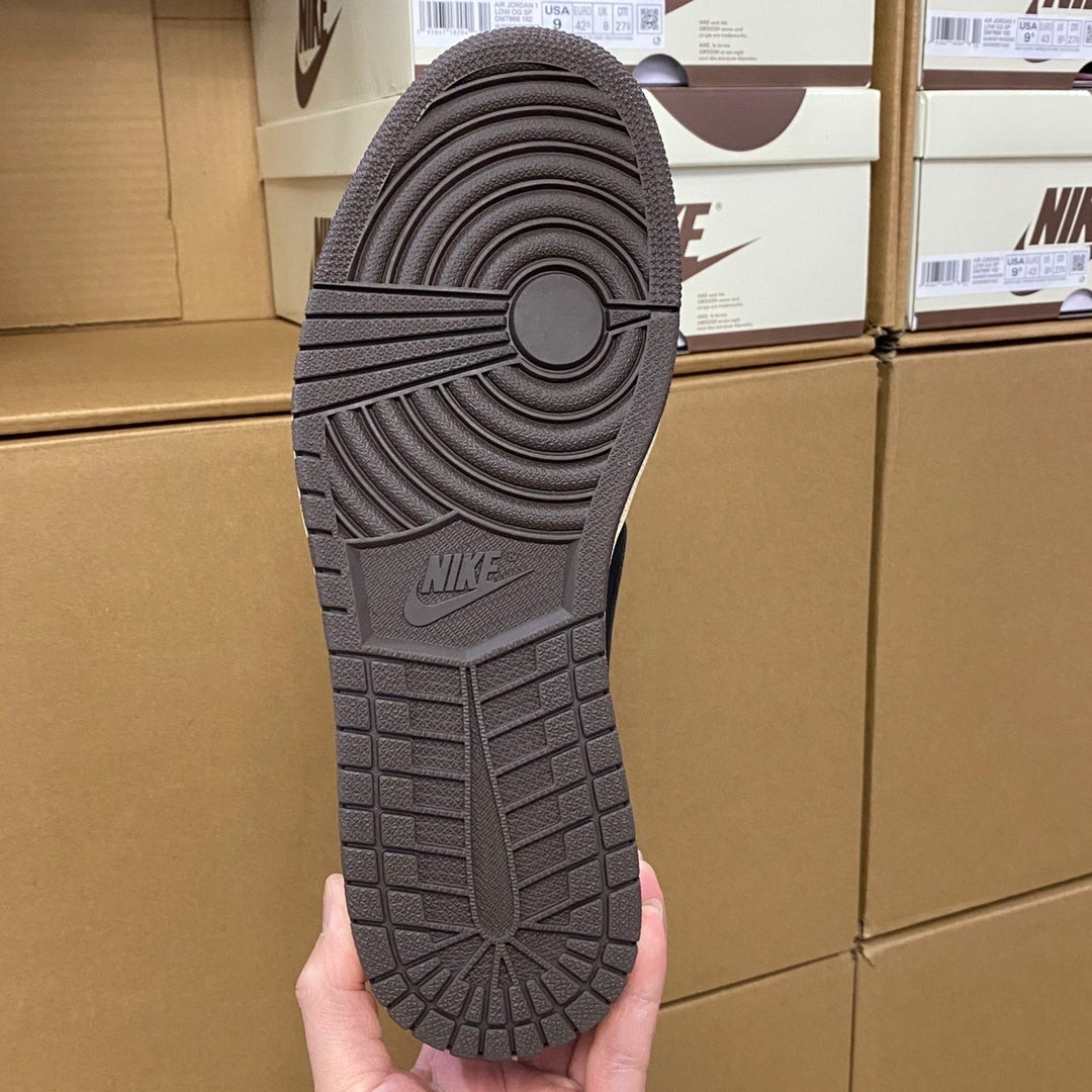 Jordan 1 Retro Low OG SP x Travis Scott "Dark Mocha"