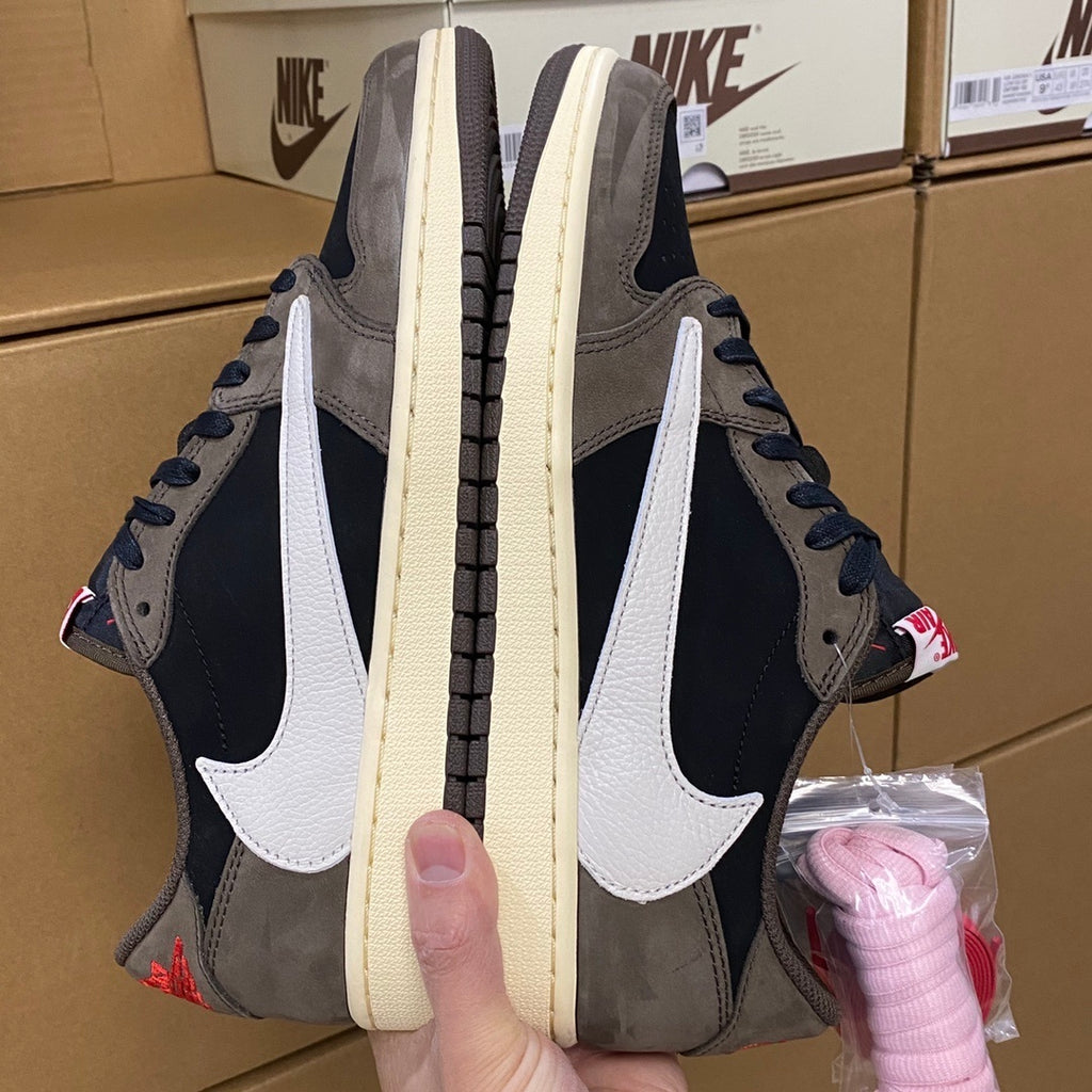 Jordan 1 Retro Low OG SP x Travis Scott "Dark Mocha"