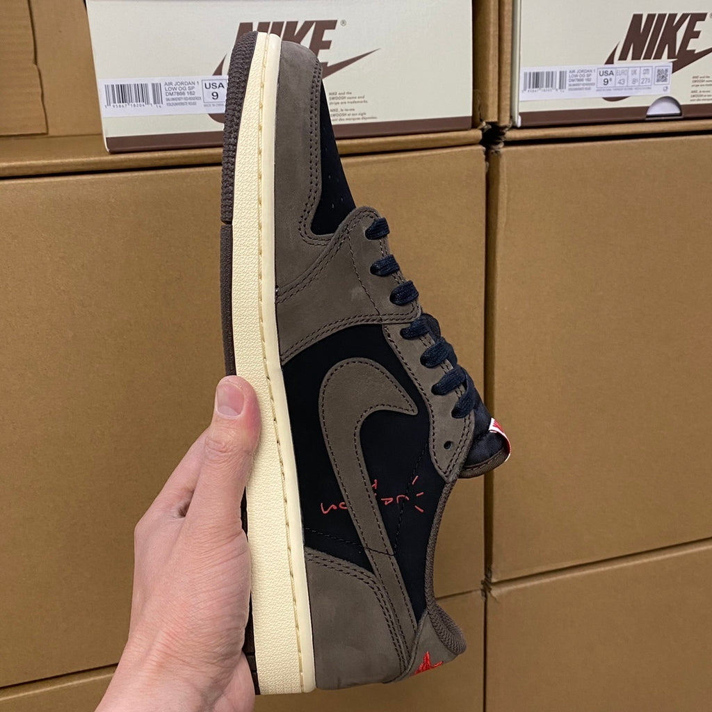 Jordan 1 Retro Low OG SP x Travis Scott "Dark Mocha"