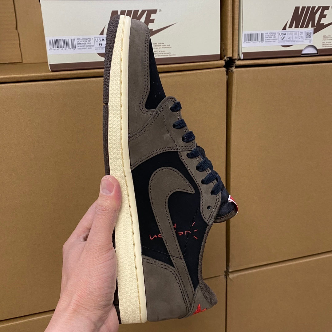 Jordan 1 Retro Low OG SP x Travis Scott "Dark Mocha"