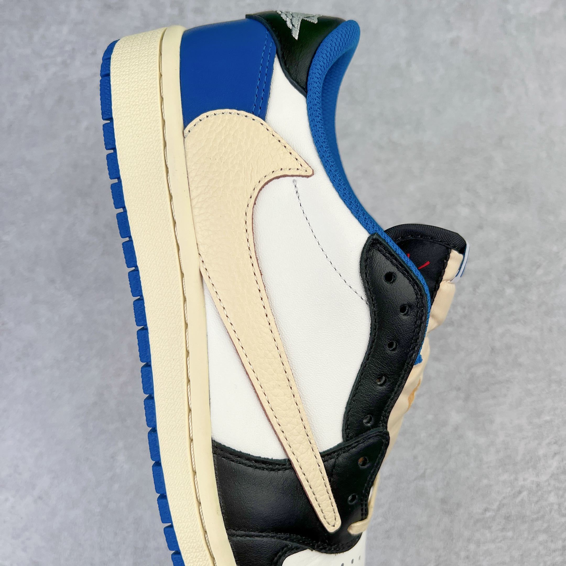 Jordan 1 Retro Low OG SP Fragment x Travis Scott