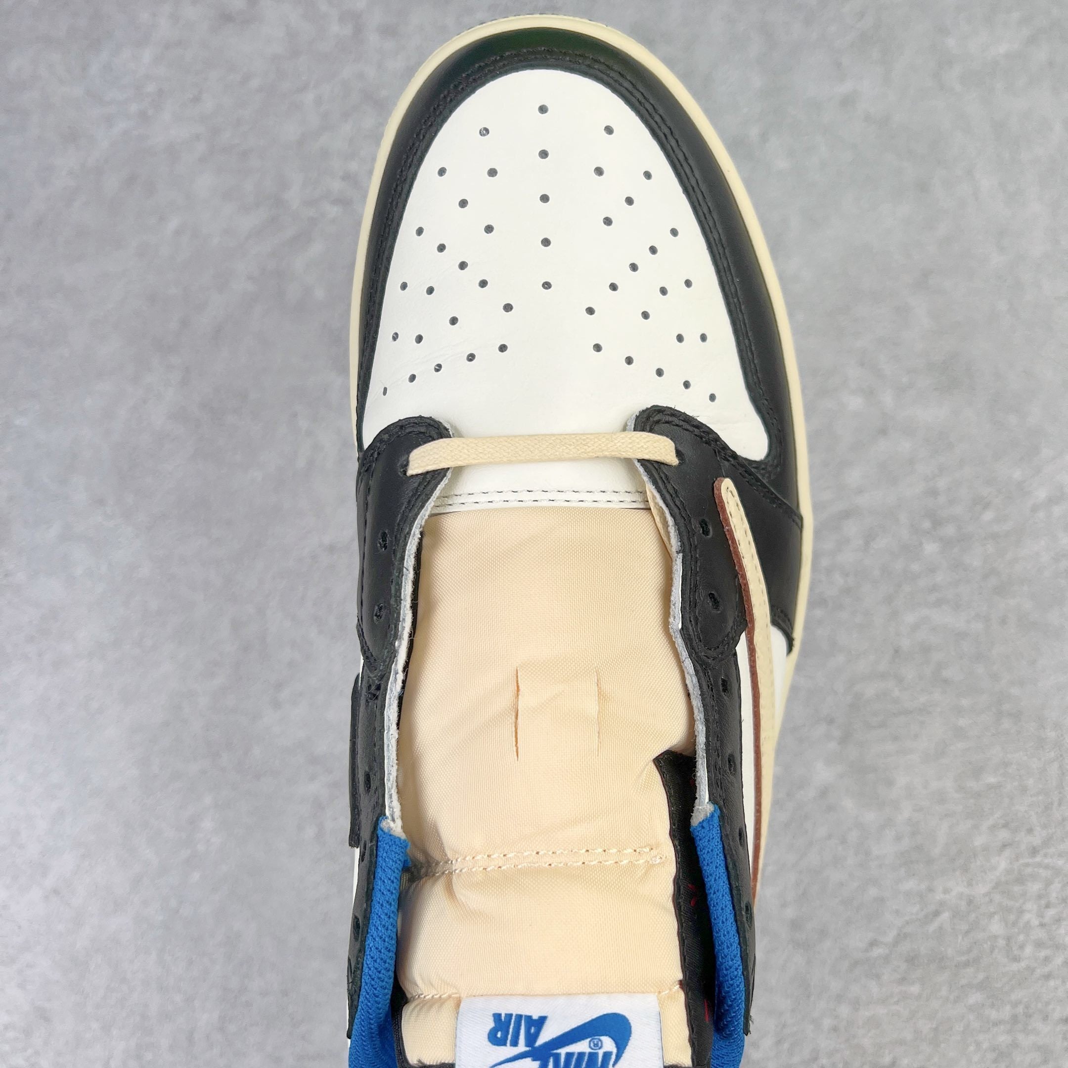 Jordan 1 Retro Low OG SP Fragment x Travis Scott