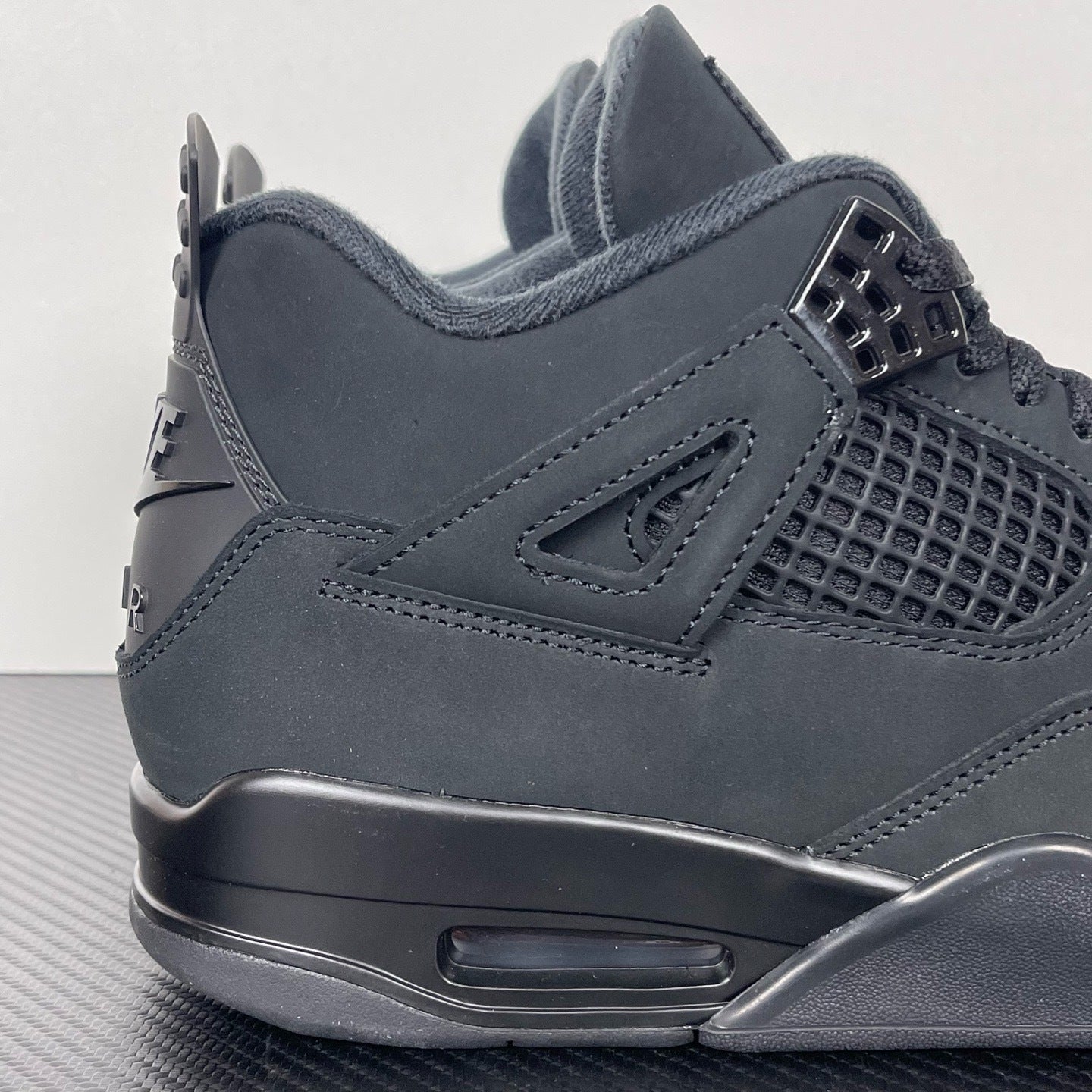 Jordan 4 Retro "Black Cat"